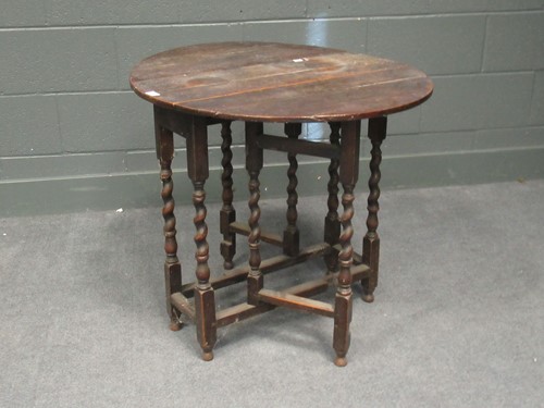 Lot 624 - An 18th century oak gateleg table with siongle...