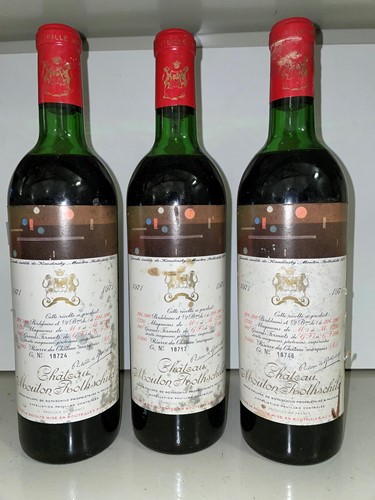 Lot 208 - Chateau Mouton Rothschild, Pauillac 1er Cru 1971