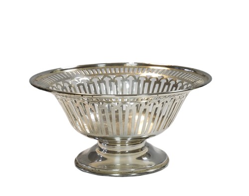 Lot 579 - An Edward VII silver fruit bowl