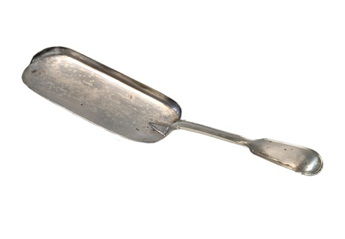 Lot 546 - A Victorian silver crumb scoop