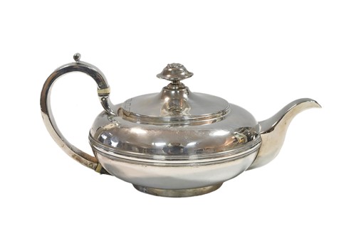 Lot 519 - A George IV silver teapot