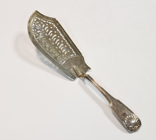 Lot 501 - A George III silver fish slice, mark of Paul Storr