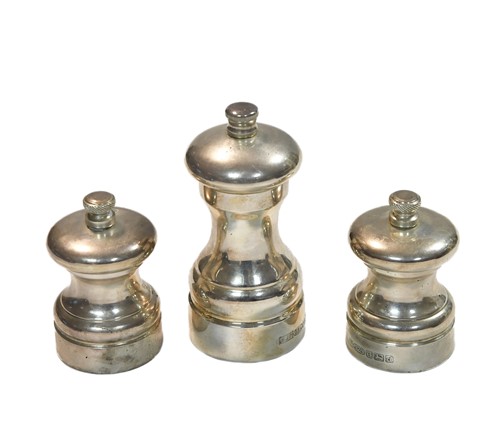 Lot 648 - A set of three Elizabeth II silver condiment grinders, retailed by Cole & Mason