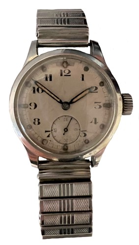 Lot 332 - Revue - A WW2 military issue wristwatch