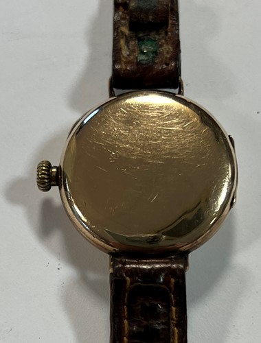 Lot 342 - Waltham Watch Co, Waltham - A 9ct gold trench style wristwatch