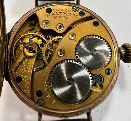 Lot 342 - Waltham Watch Co, Waltham - A 9ct gold trench style wristwatch