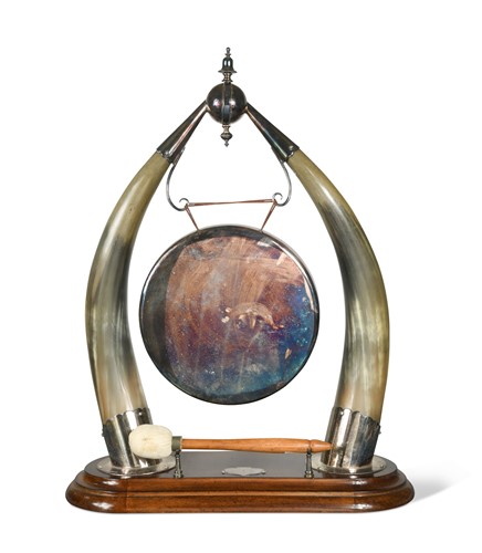 Lot 713 - An Edwardian table gong