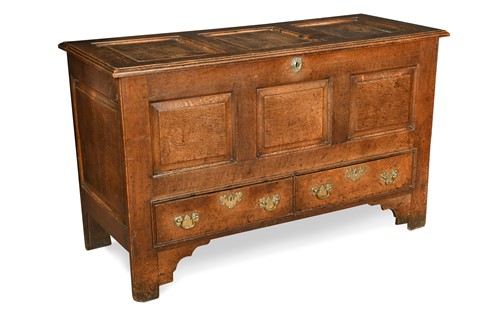 Lot 332 - An oak mule chest, 18th century