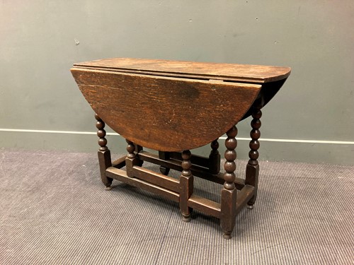 Lot 336 - A late 17th century oak gateleg table the oval...