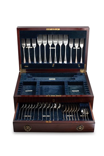 Lot 617 - A canteen containing a 36-piece set of George V silver flatware