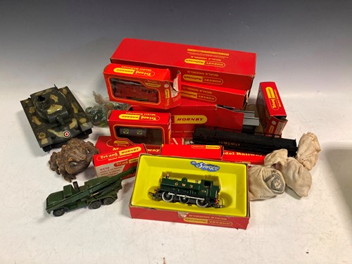 Lot 62 - Model cruise liner 'MV Discovery'; a few...