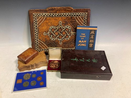 Lot 18 - Mahjong set with green-backed bamboo tiles;...