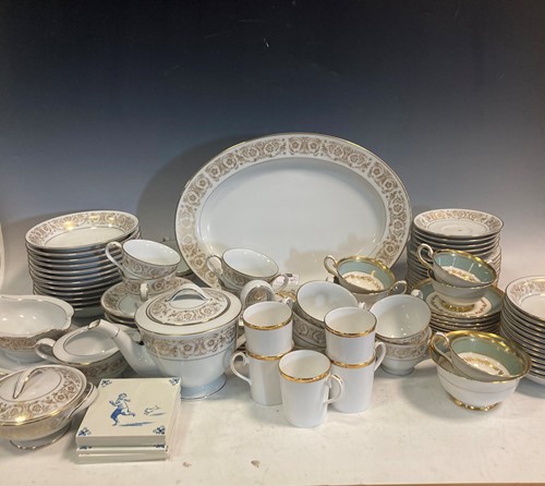 Lot 87 - Noritake dinner service in white and gilt,...