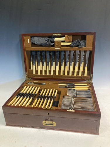 Lot 205 - A canteen of silver plated cultery