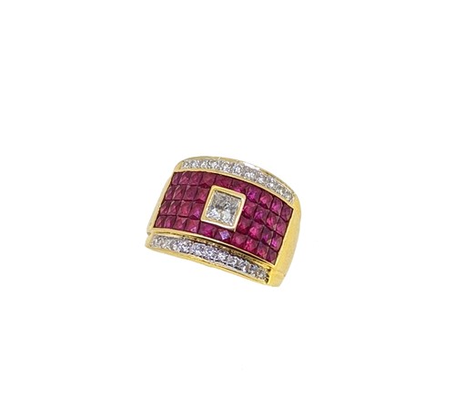 Lot 215 - A ruby and diamond ring