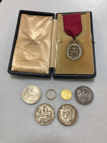 Lot 174 - A full sovereign dated 1963 and a hallmarked...
