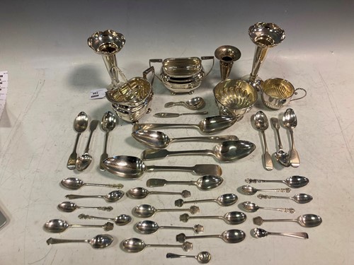 Lot 199 - A collection of silverware including flatware,...