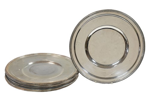 Lot 448 - A set of eight 20th century silver plated dinner plates, retailed by Harrods