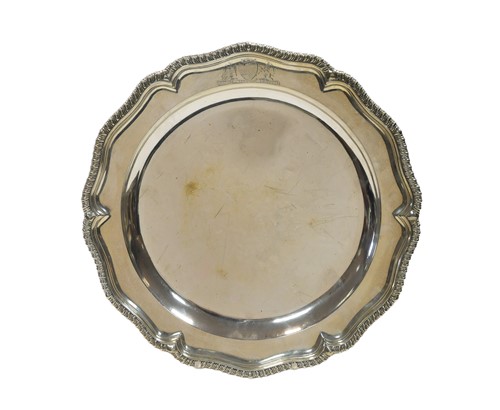 Lot 491 - A George III 18th century silver circular platter