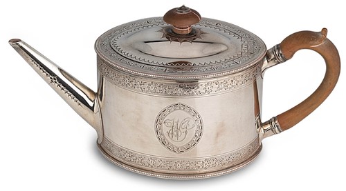 Lot 487 - A George III 18th century silver teapot