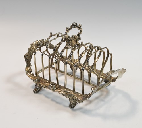 Lot 560 - A Victorian silver 7 bar toast rack