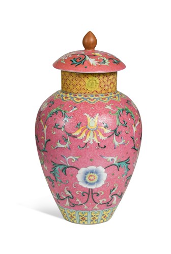 Lot 433 - A Chinese famille rose porcelain vase and cover