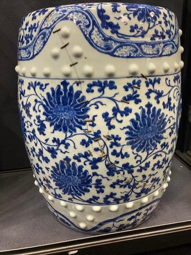 Lot 23 - A Chinese blue and white porcelain barrel seat, Qing Dynasty, 19th century