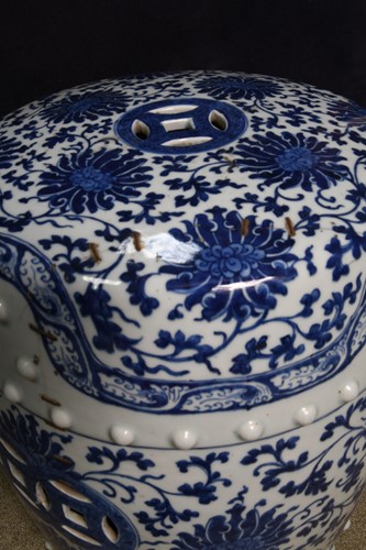Lot 23 - A Chinese blue and white porcelain barrel seat, Qing Dynasty, 19th century