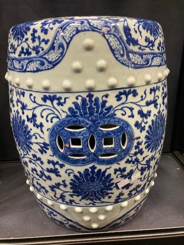 Lot 23 - A Chinese blue and white porcelain barrel seat, Qing Dynasty, 19th century