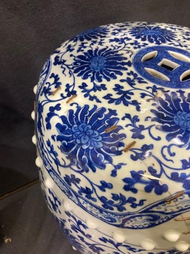 Lot 23 - A Chinese blue and white porcelain barrel seat, Qing Dynasty, 19th century