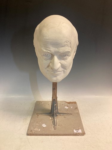 Lot 89 - A bust of Sir James Goldsmith by Sc.M.Jennings,...