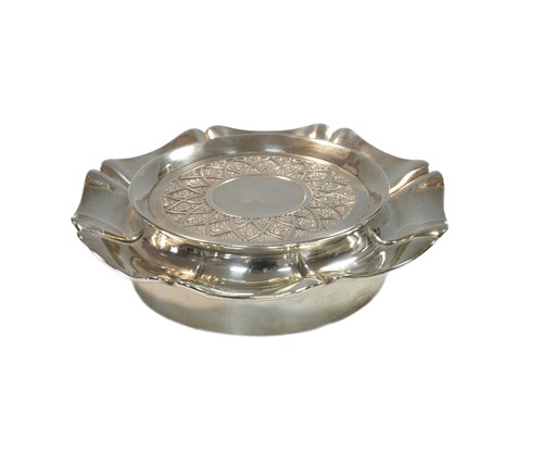 Lot 551 - An early Victorian silver teapot stand
