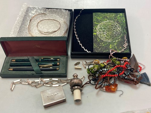 Lot 177 - A large quantity of silver and costume...