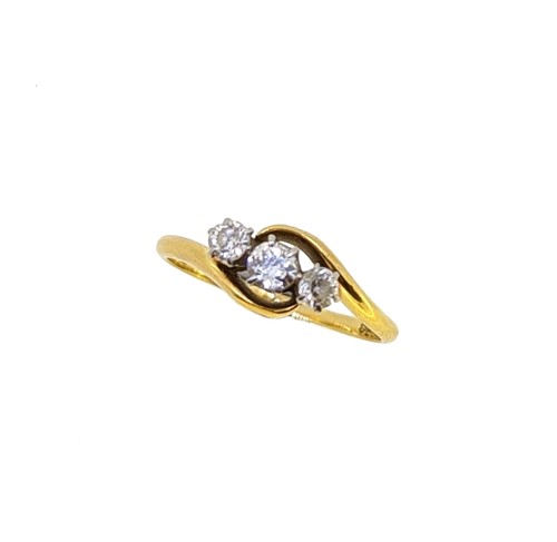 Lot 202 - An early 20th century three stone diamond crossover ring