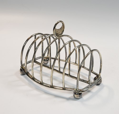 Lot 542 - A Victorian silver 7 bar toast rack, mark of John Samuel Hunt