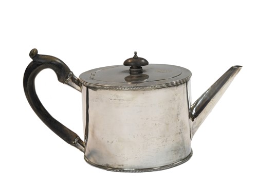 Lot 484 - A George III 18th century silver teapot