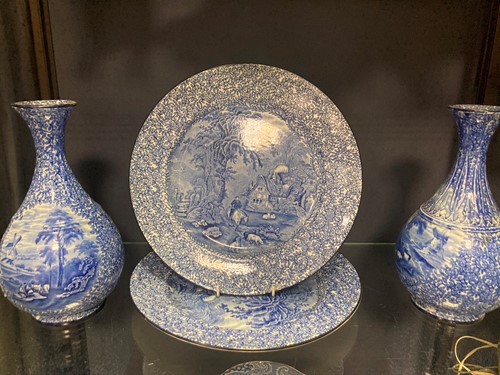 Lot 55 - Various blue and white transfer printed wares...