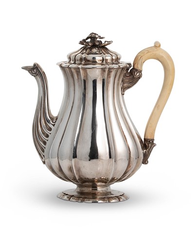 Lot 531 - A William IV silver coffee pot