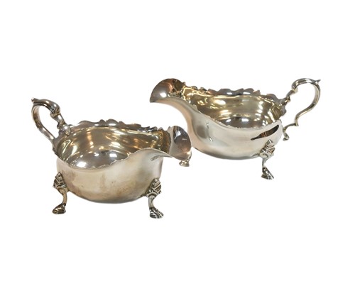 Lot 624 - A pair of George VI silver sauce boats