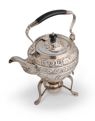 Lot 594 - An Edward VII silver tea kettle and stand