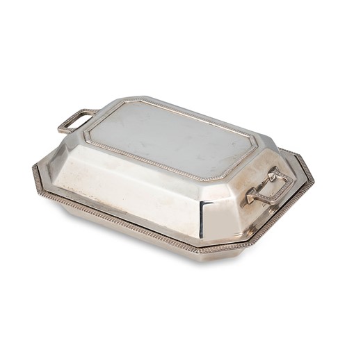 Lot 663 - Edinburgh - A George V silver entrée dish and cover