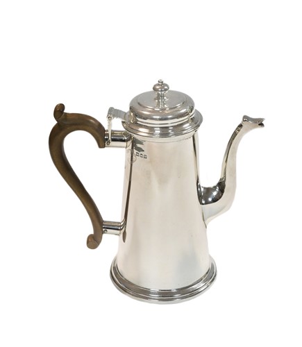Lot 601 - A George V silver coffee pot