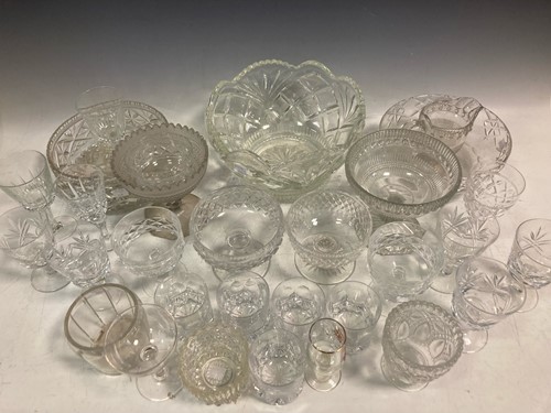Lot 56 - A collection of glassware to include five cut...