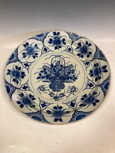 Lot 28 - An 18th century tin glazed Delft charger,...