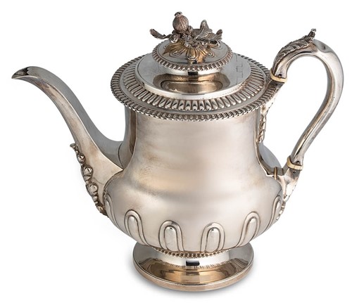 Lot 509 - A George III silver coffee pot