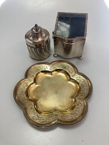 Lot 241 - A silver and tortoiseshell topped caddy, a...