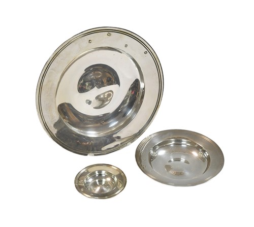 Lot 643 - Three Elizabeth II silver 'Armada' style dishes