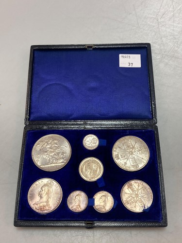 Lot 175 - A cased collection of coins