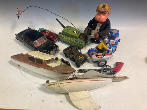 Lot 63 - Tinplate toys. Japanese (probably Cragstan)...