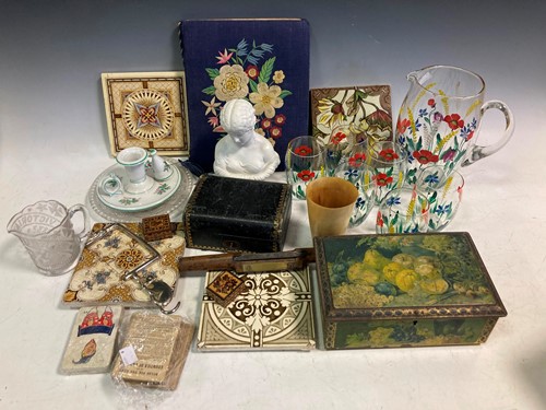 Lot 27 - Various ceramics and glass including floral...